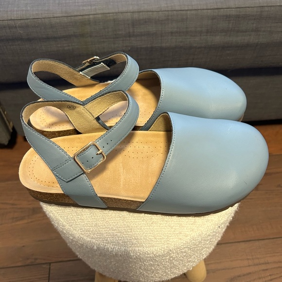 Amazon Women's Light Blue Close-Toe Clogs With Ankle Strap - Picture 3 of 7